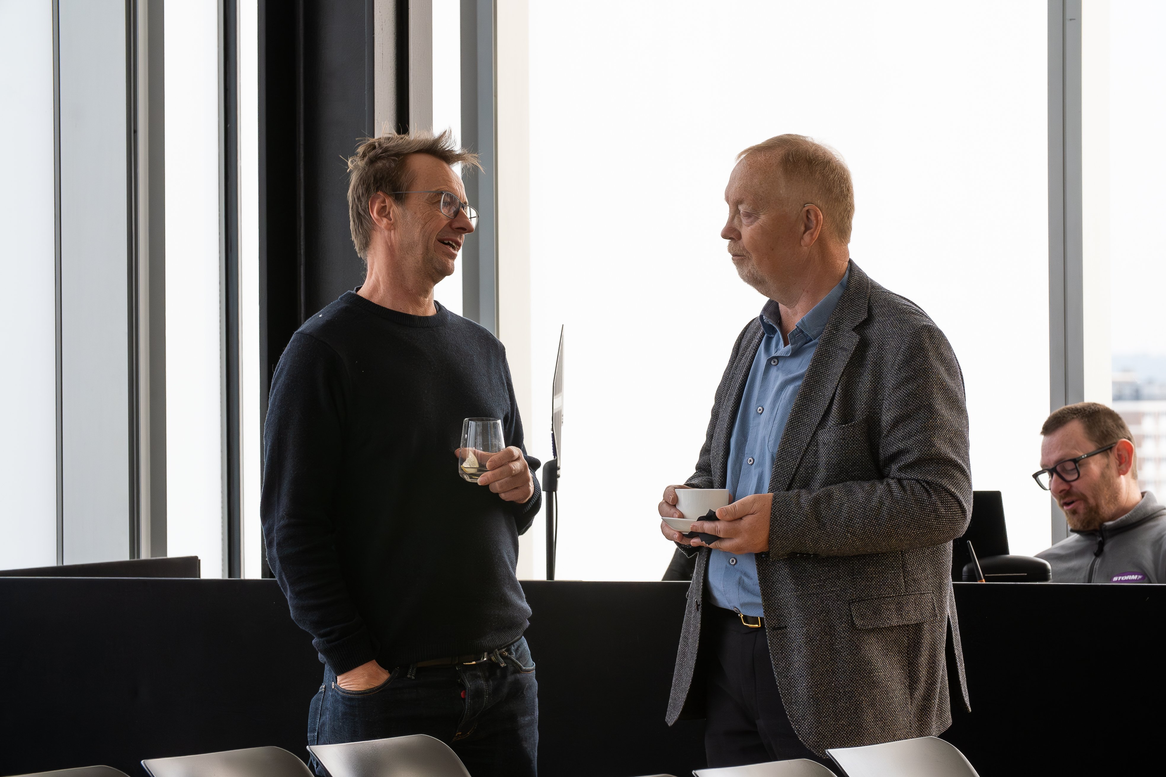 Casual conversation during networking break